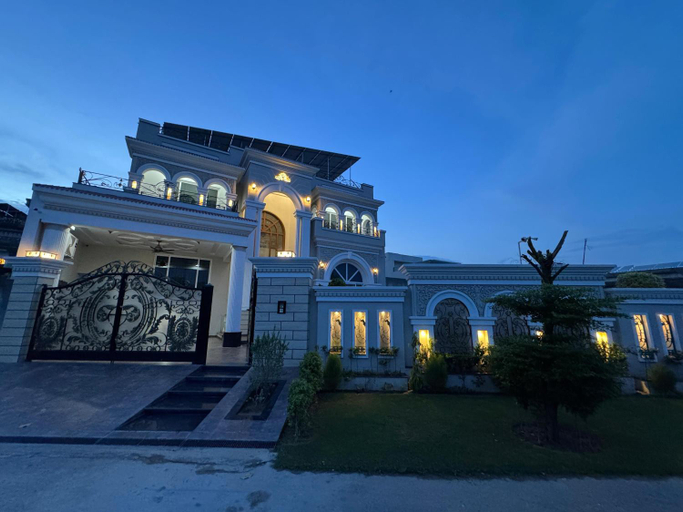 Exterior view 2, Shaheen Palace, Faisalabad