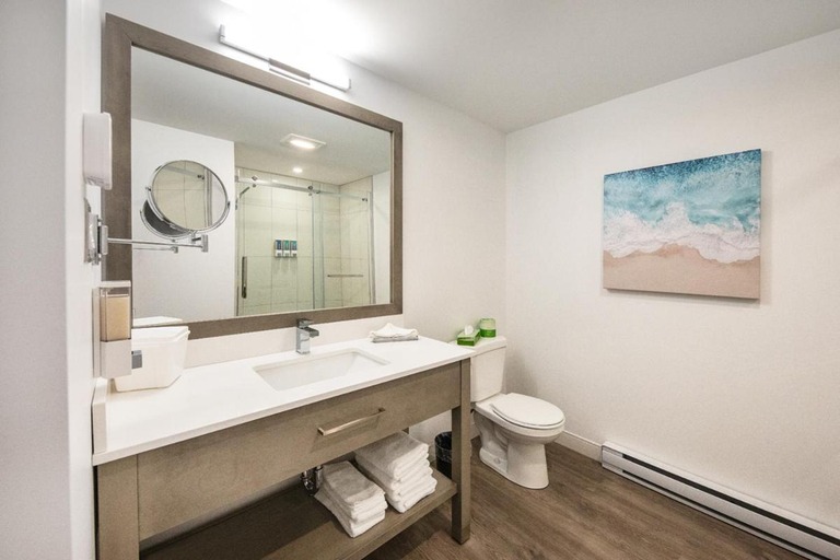 Bathroom 3, Hotel Plante, La Côte-de-Gaspé