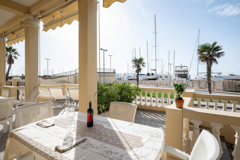 Food & Drinks 4, Villa Liberty with Private Beach, Livorno