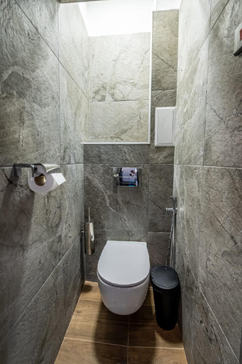 Bathroom 3, Vitoshka's Finest, Stolichna
