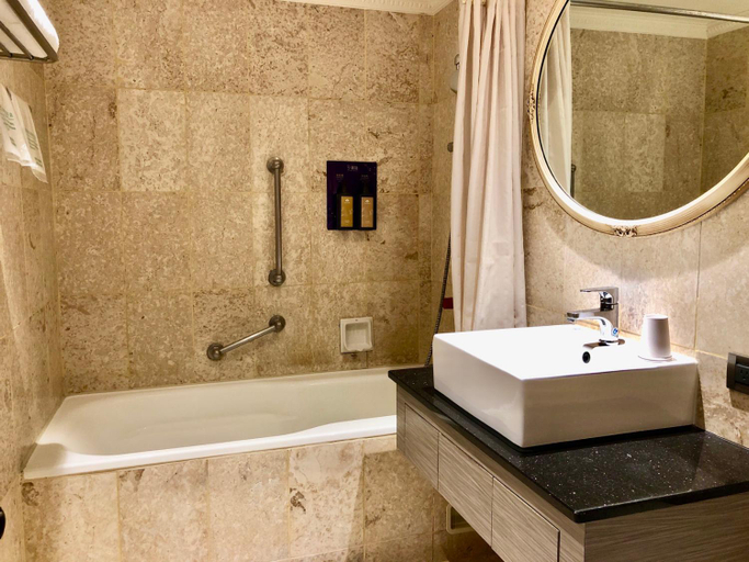 Bathroom 2, 麗隆商旅LilongHotel, Kaohsiung