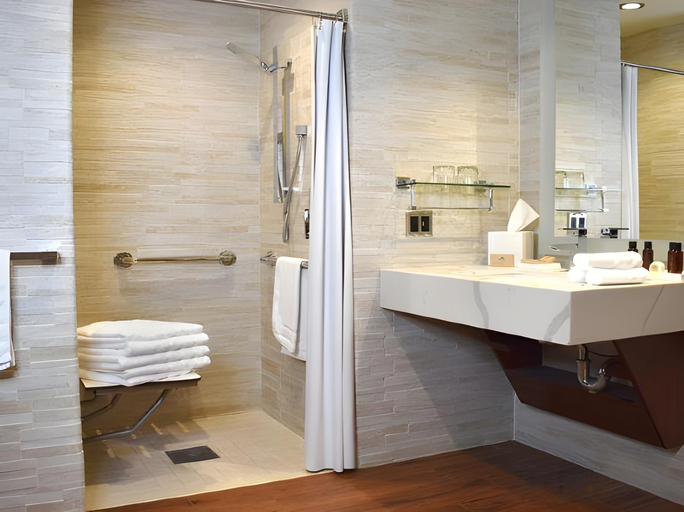 Bathroom 3, del Lago Resort & Casino, Seneca