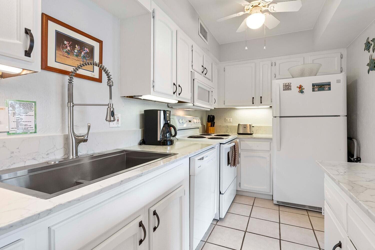 Private kitchen 4, Oceanfront Complex - No Stairs - AC - Wifi - Vrkcv, Hawaii