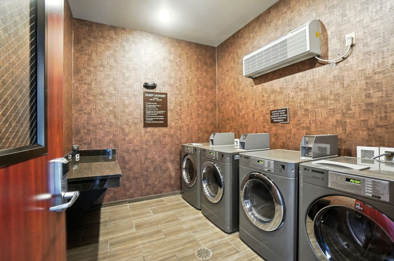 Bathroom 4, Cobblestone Hotel & Suites-Bellefontaine, Logan