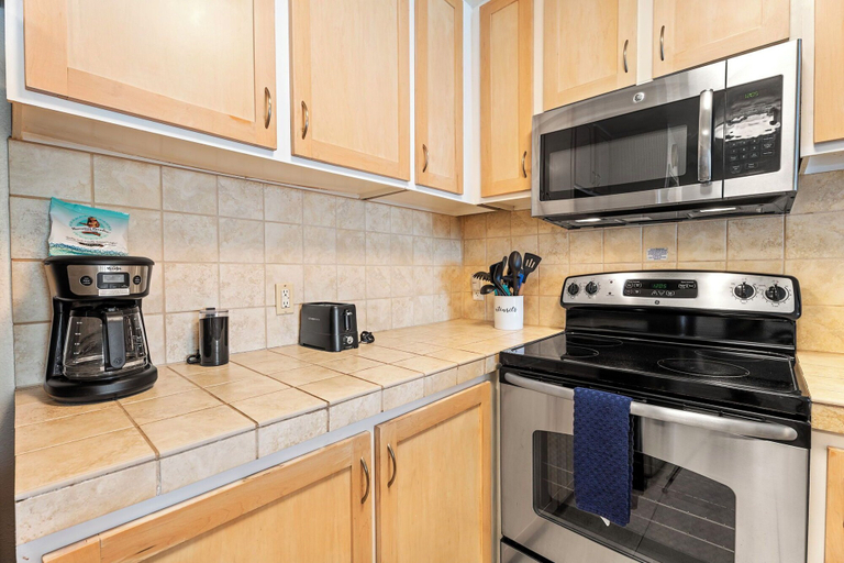 Private kitchen 4, Direct Ocean Front - Upgraded Unit - Free Concierge - Vrkcv, Hawaii