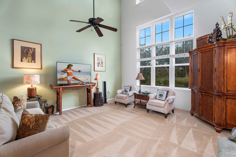 Living area 4, Spacious Townhome - Close to Beaches & Shopping! - Vrkcv, Hawaii