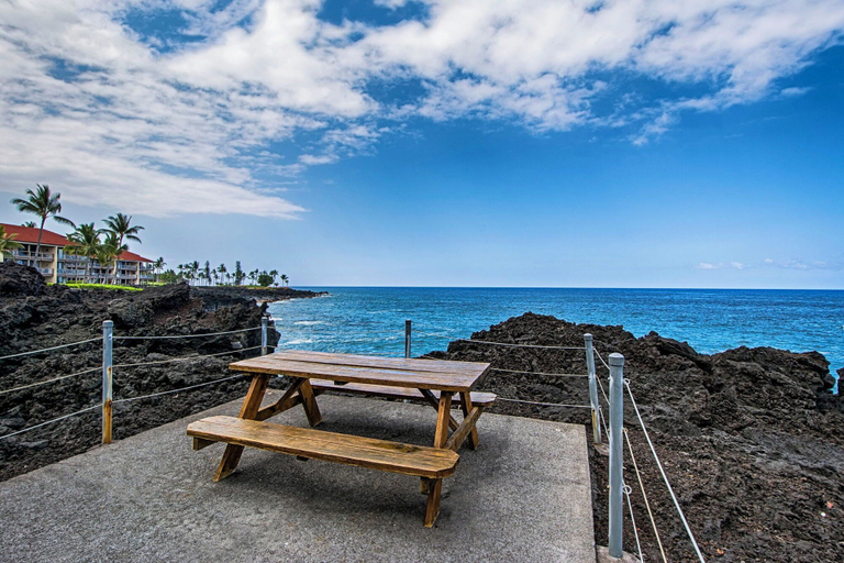 Outdoor dining 5, Steps From Lanai to Beach - AC & Wifi - Affordable- Vrkcv, Hawaii