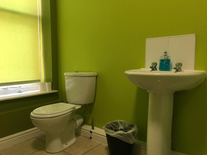 Bathroom 2, City B and B, Sefton