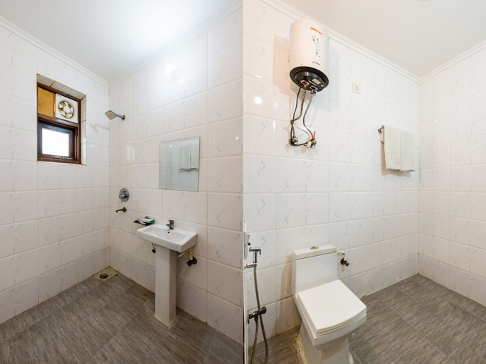 Bathroom, Hotel the classic inn noida sec 70, Gautam Buddha Nagar