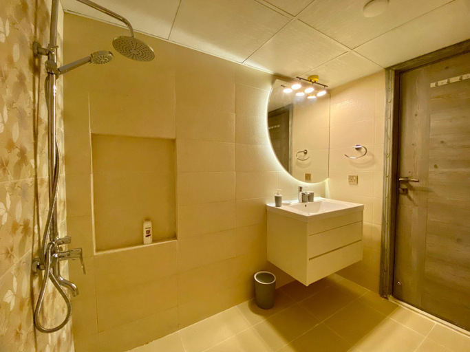 Bathroom 3, Elegant & Spacious 2br family apt,Sharah e Faisal, Karachi