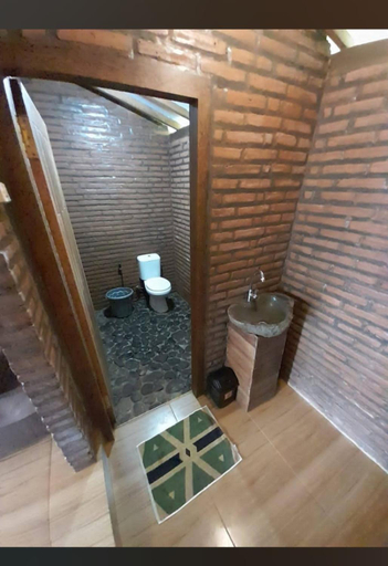 Bathroom, Avrilla Ijen Homestay & Cafe, Banyuwangi