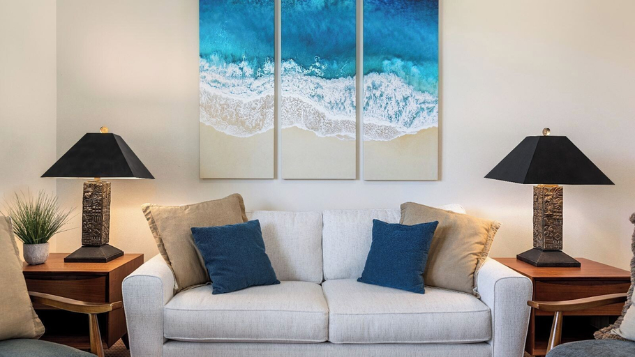 Living area 3, Top-floor Condo w/ Golf and Mountain Views - Pool, Gym, Wifi - Vrkcv, Hawaii