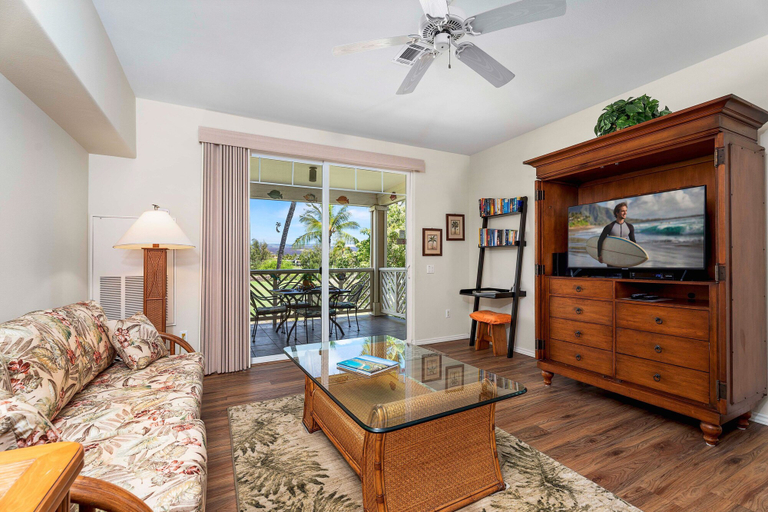 Living area 3, Concierge Included - Walk to Restaurants & Shopping - AC - Infinity Pool! -vrkcv, Hawaii