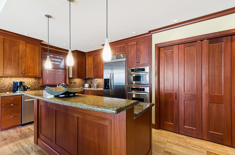 Private kitchen 5, Hawaiian Unit Nearby Beaches, Restaurants, & Shopping - Vrkcv, Hawaii