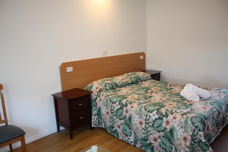 Bedroom 3, Coburg Motor Inn, Melbourne