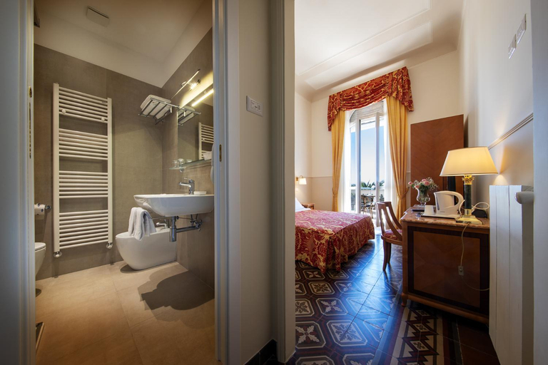 Bathroom 2, Hotel Progresso, Ascoli Piceno