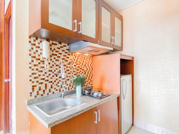 Private kitchen 2, Warm Wood Accents Studio At Mangga Dua Apartment, Jakarta Pusat