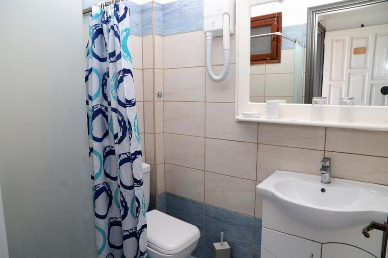 Bathroom 3, Seaside Marmari, South Aegean