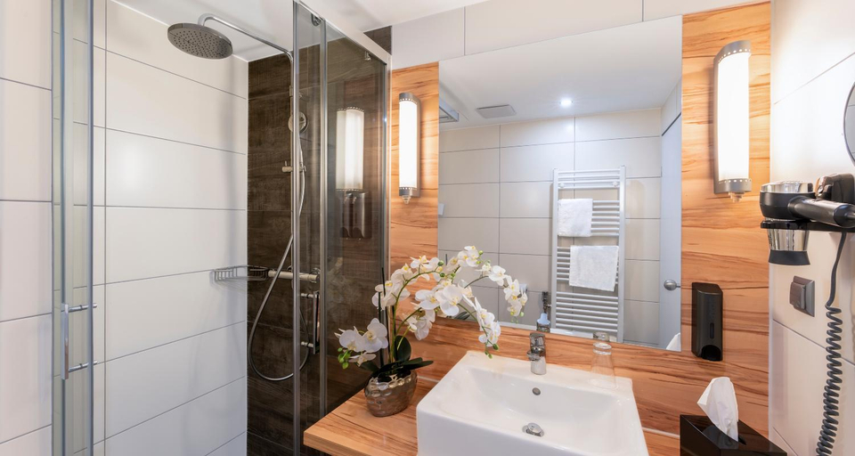 Bathroom 4, Star Inn Hotel Premium Bremen Columbus, by Quality, Bremen