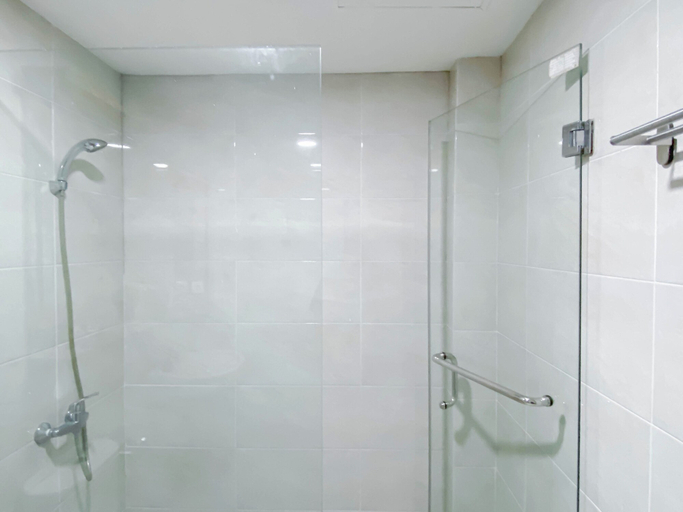 Bathroom 2, Minimalist 1Br Apartment At Mustika Golf Residence, Cikarang