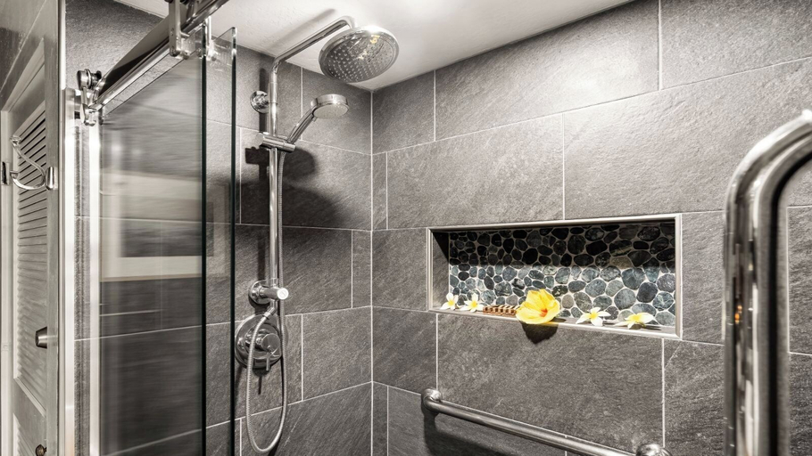 Bathroom 5, Complete Renovation - 20 Steps to Ocean -washer/dryer in Unit- Vrkcv, Hawaii