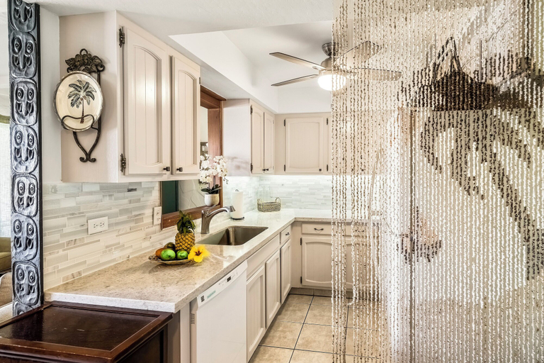 Private kitchen 5, Updated Top Floor - Ocean Views - Vrkcv, Hawaii