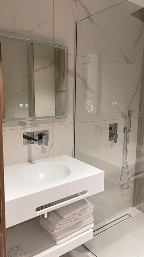 Bathroom 4, Monun Hotel, Sarandës