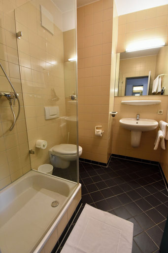 Bathroom 5, Hotel Gasthaus Kranz, Konstanz
