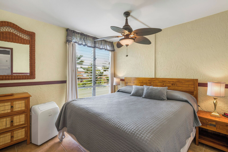 Room 4, Top Floor With Ocean Views - Convenient Location - Vrkcv, Hawaii