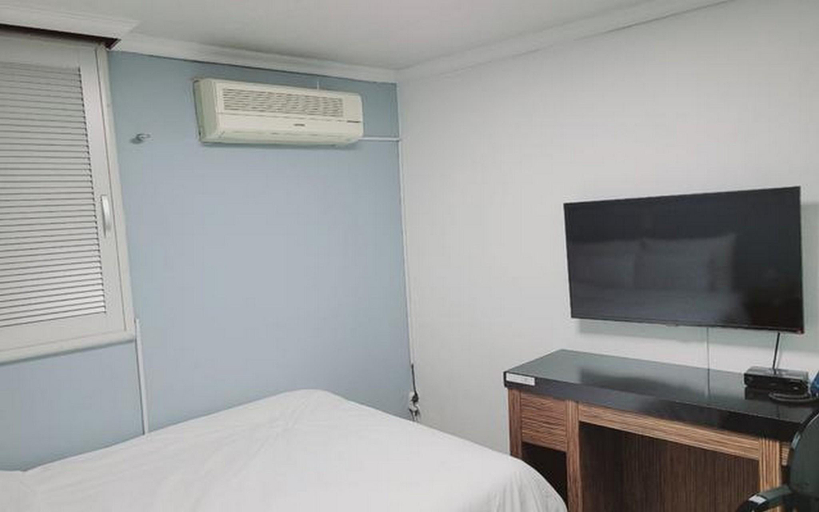 Bedroom 4, Konkuk University Eunha, Gwang-jin