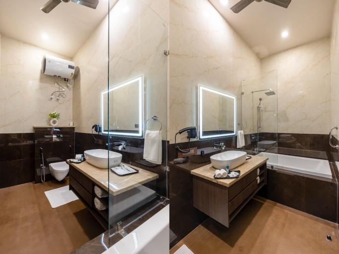 Bathroom 4, Saltstayz Autograph Connaught Place, Delhi