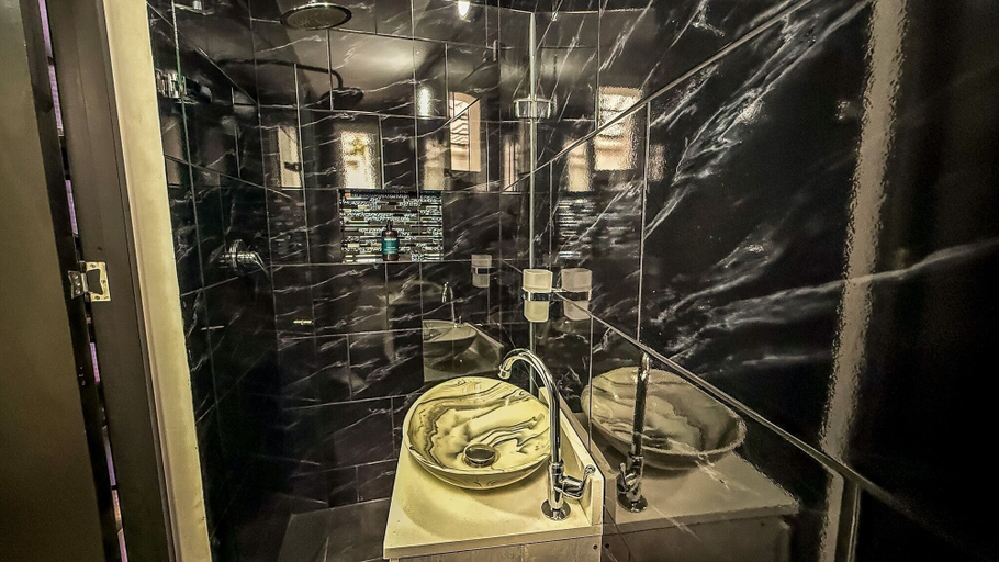 Bathroom 3, Urban Lofts Laureles 40, Medellín
