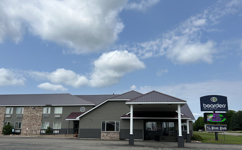 Exterior & Views 2, Boarders Inn & Suites by Cobblestone Hotels - Munising, Alger
