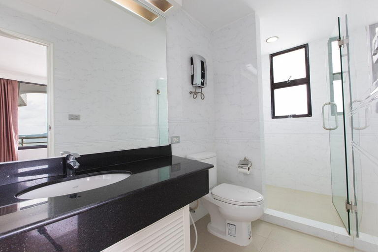 Bathroom 3, Spacious 4 BR with spectacular ocean & city view, Pattaya