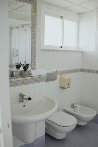 Bathroom 4, Hotel Polamar, Alicante