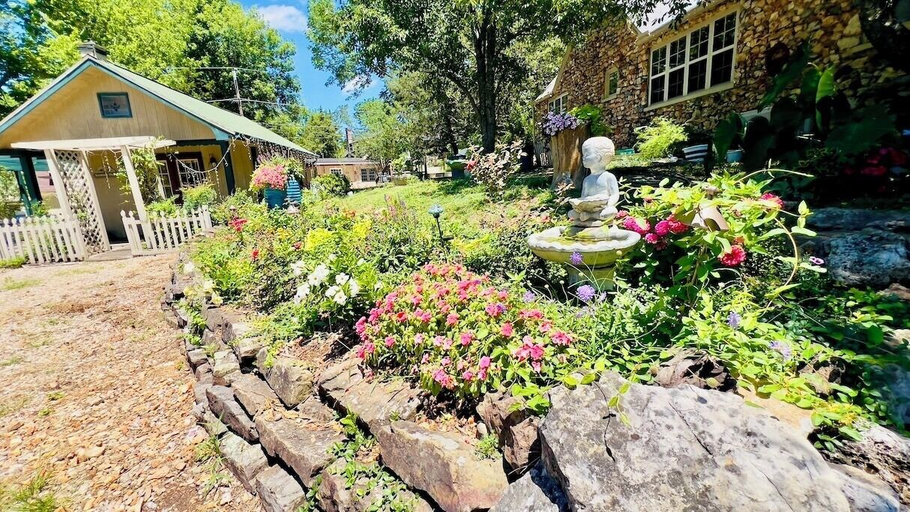 Others 5, Rock Cottage Gardens B&B, Carroll