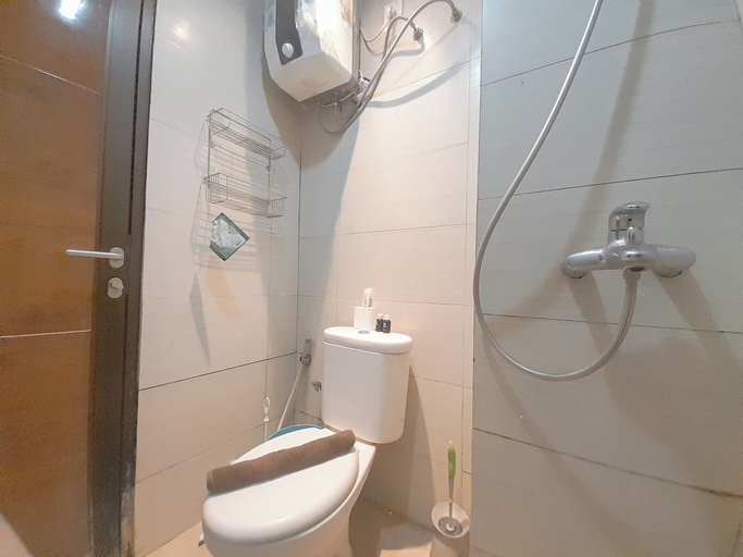 Bathroom, Minimalist 2Br Apartment At Gateway Pasteur, Bandung