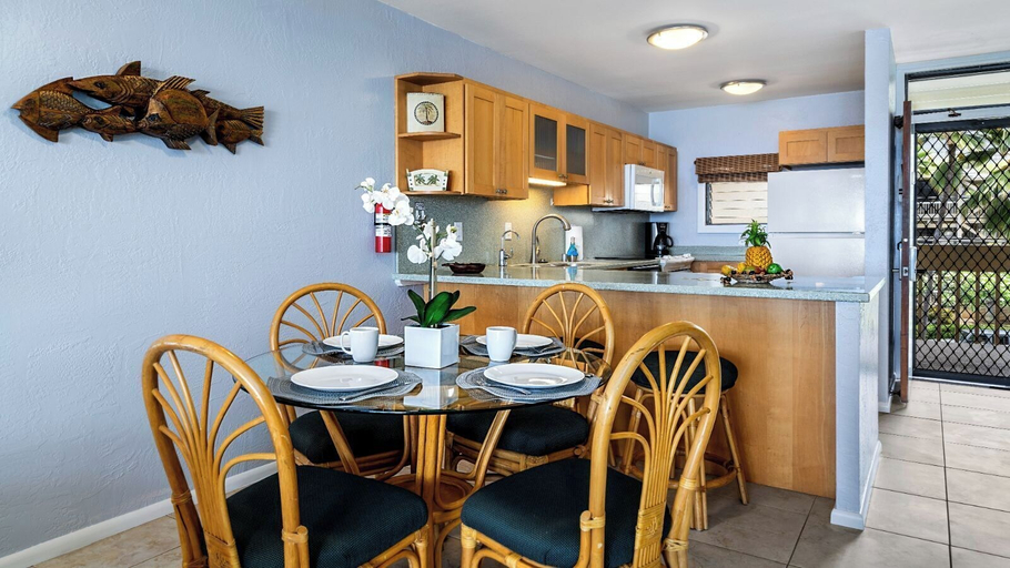 Interior, Ocean Front With Private Lanai - In-unit AC - Vrkcv, Hawaii