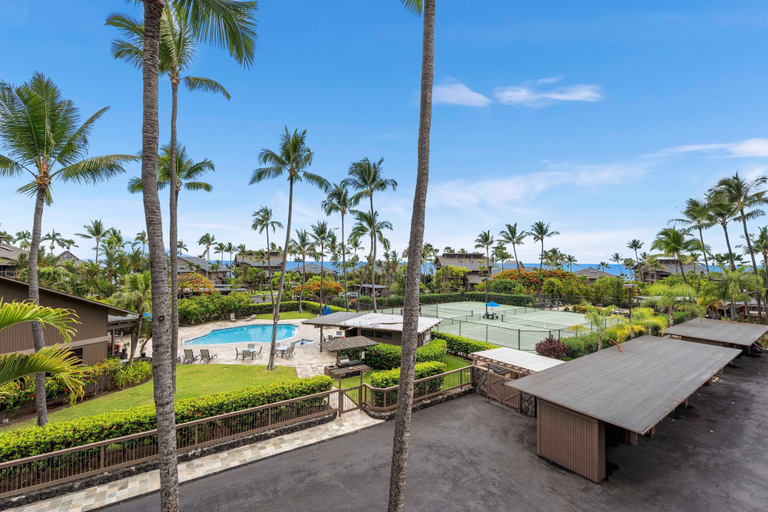 Exterior 3, Fairway & Ocean Views - Updated Top Floor - AC- Vrkcv, Hawaii