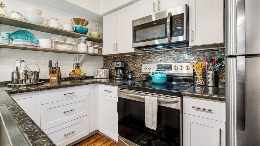 Private kitchen 2, Complete Renovation - 20 Steps to Ocean -washer/dryer in Unit- Vrkcv, Hawaii