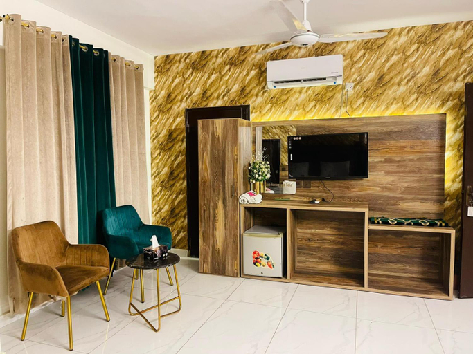 Others 4, Tulip Hotel & Apartments, Karachi