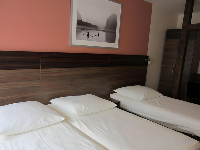 Bedroom 2, AltDusseldorf, Düsseldorf