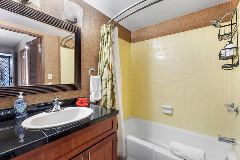 Bathroom 3, Oceanview Kona Condo - Pool, Lanai, Walk to Town - Vrkcv, Hawaii