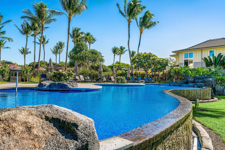 Pool 2, Concierge Included - Walk to Restaurants & Shopping - AC - Infinity Pool! -vrkcv, Hawaii