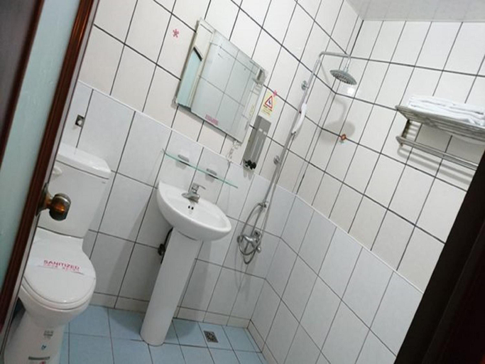 Bathroom 4, Puti Commercial Hotel, Taoyuan
