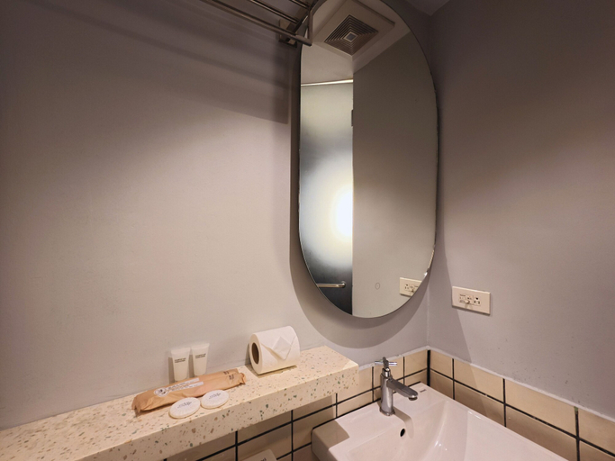 Bathroom 4, Citizen Hotel, Makati City