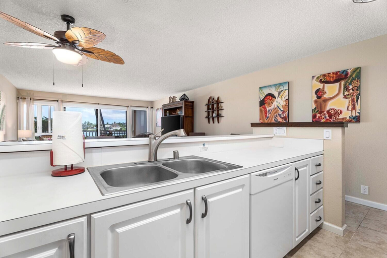 Private kitchen 4, Spectacular Ocean Views - Close to Town - Free Concierge - Vrkcv, Hawaii
