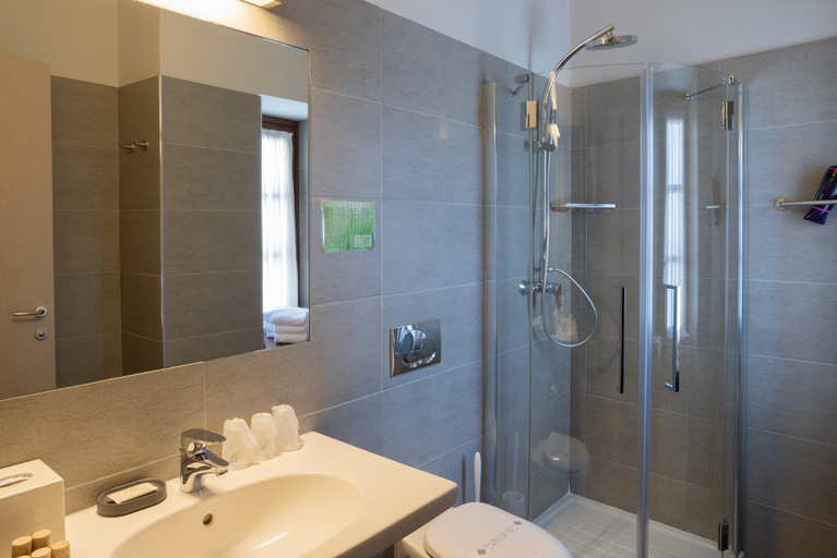 Bathroom 3, Le Torri - Castiglione Falletto, Cuneo