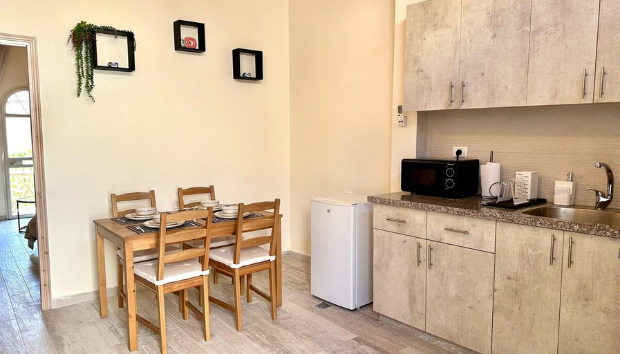 Others 4, Beautiful apartment with a balcony in the downtown