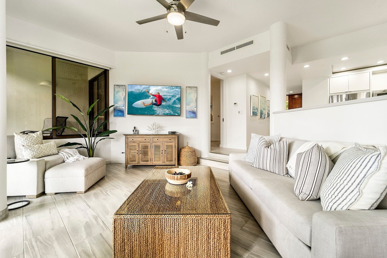 Living area 5, Beautifully Remodeled - Concierge Included - Spectacular View - Vrkcv, Hawaii